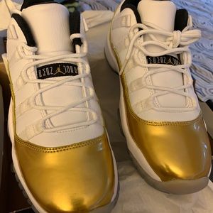 Dead stock brand new Air Jordan 11 low metallic